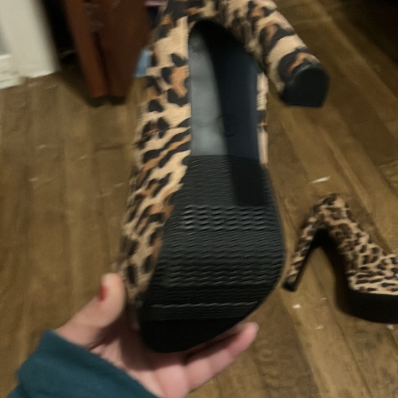 High heel pumps - Picture 3 of 4